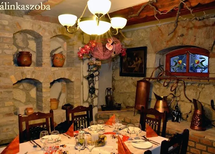 Castle Wellness & Oda ve Kahvaltı 3*